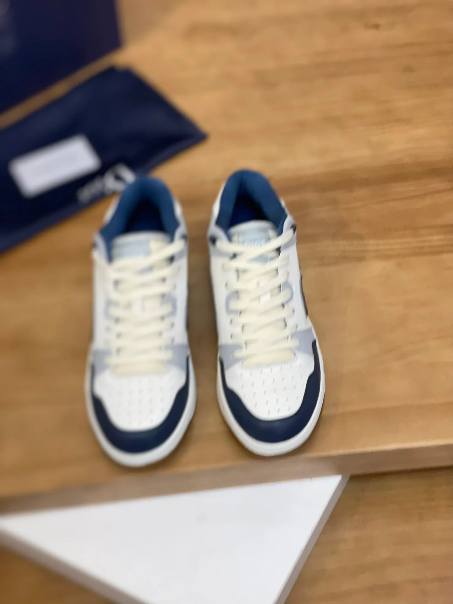 Men's shoes: 💰P440¥ Product trademark: Dior* "Dior*" high-top casual shoes Regular size: 38-44 (can be customized to 45.46) Product materials: Upper imported cowhide stitched with original fabric, breathable lining, original outsole. Number: 1006